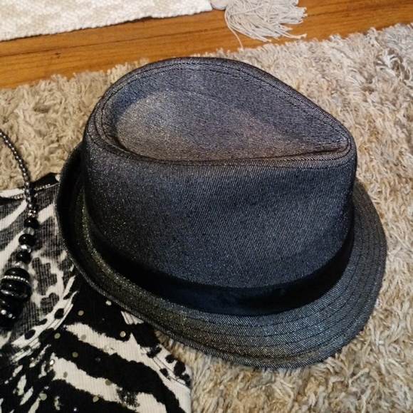 Complete Outfit . - Picture 3 of 5